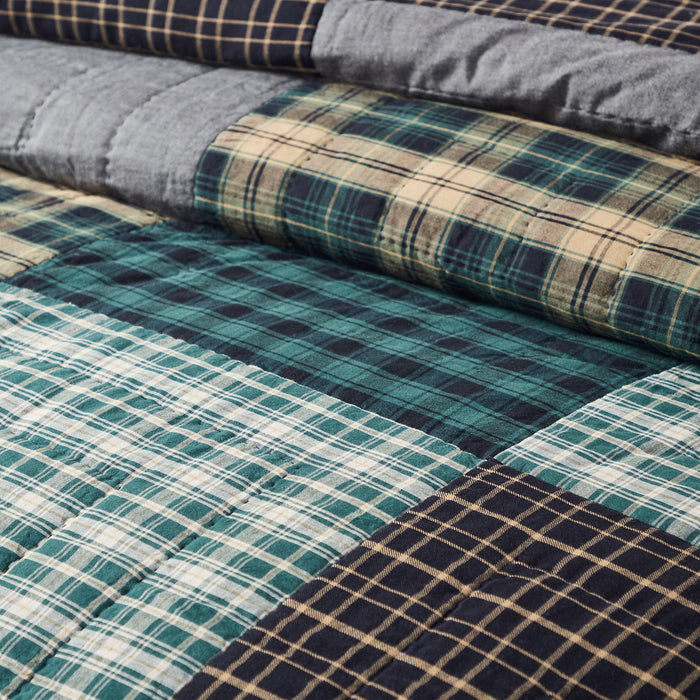 Pine Grove Luxury King Quilt 120Wx105L